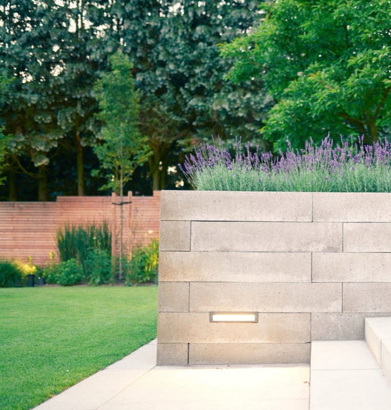 Moderne Gartentreppe